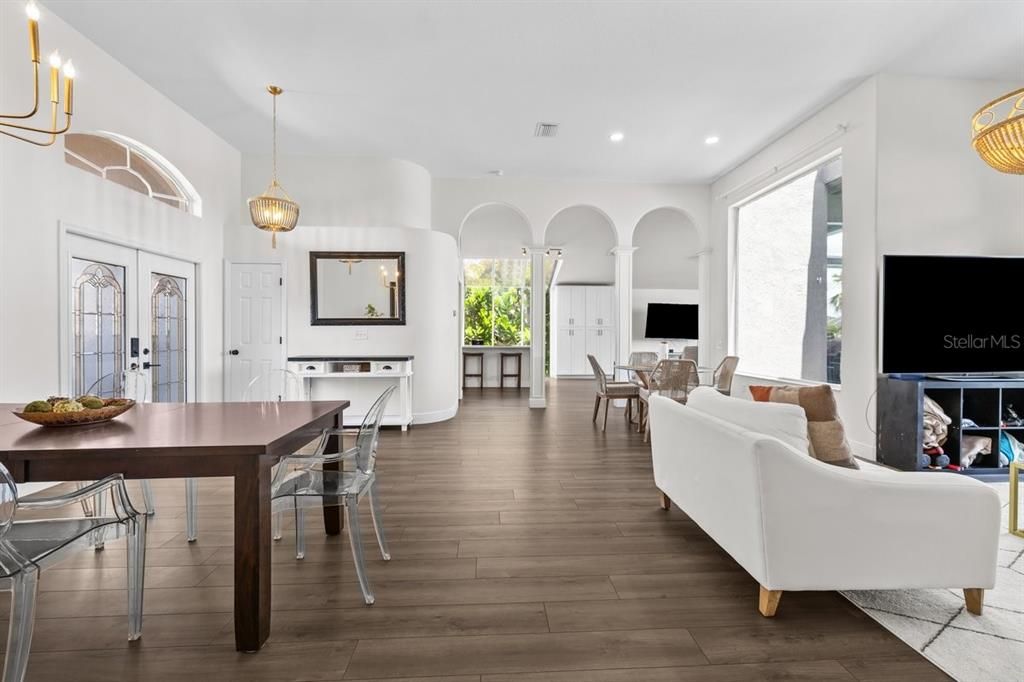 For Sale: $650,000 (4 beds, 2 baths, 2588 Square Feet)