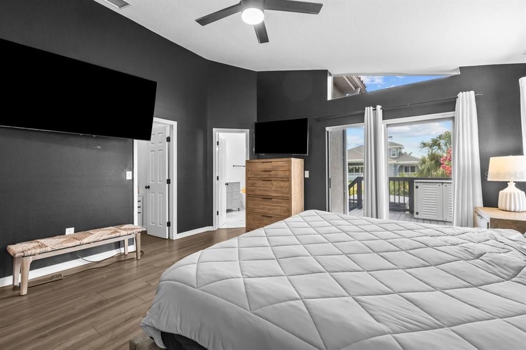 For Sale: $650,000 (4 beds, 2 baths, 2588 Square Feet)