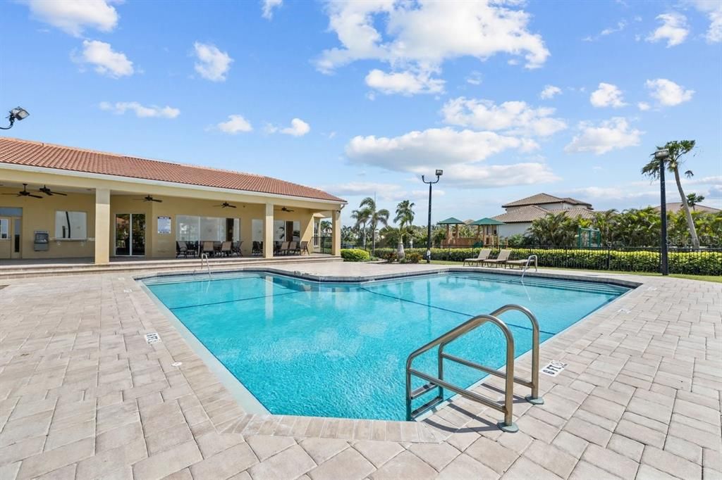 For Sale: $650,000 (4 beds, 2 baths, 2588 Square Feet)