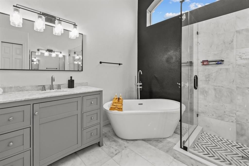 For Sale: $650,000 (4 beds, 2 baths, 2588 Square Feet)