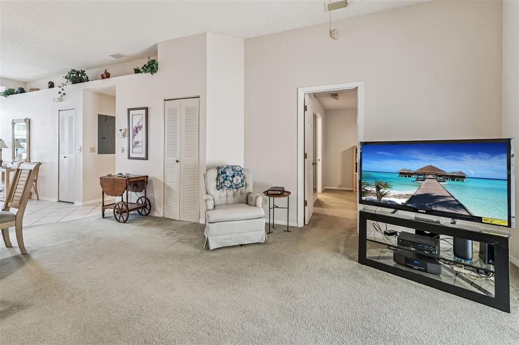 待售: $125,000 (2 贝兹, 2 浴室, 1073 平方英尺)