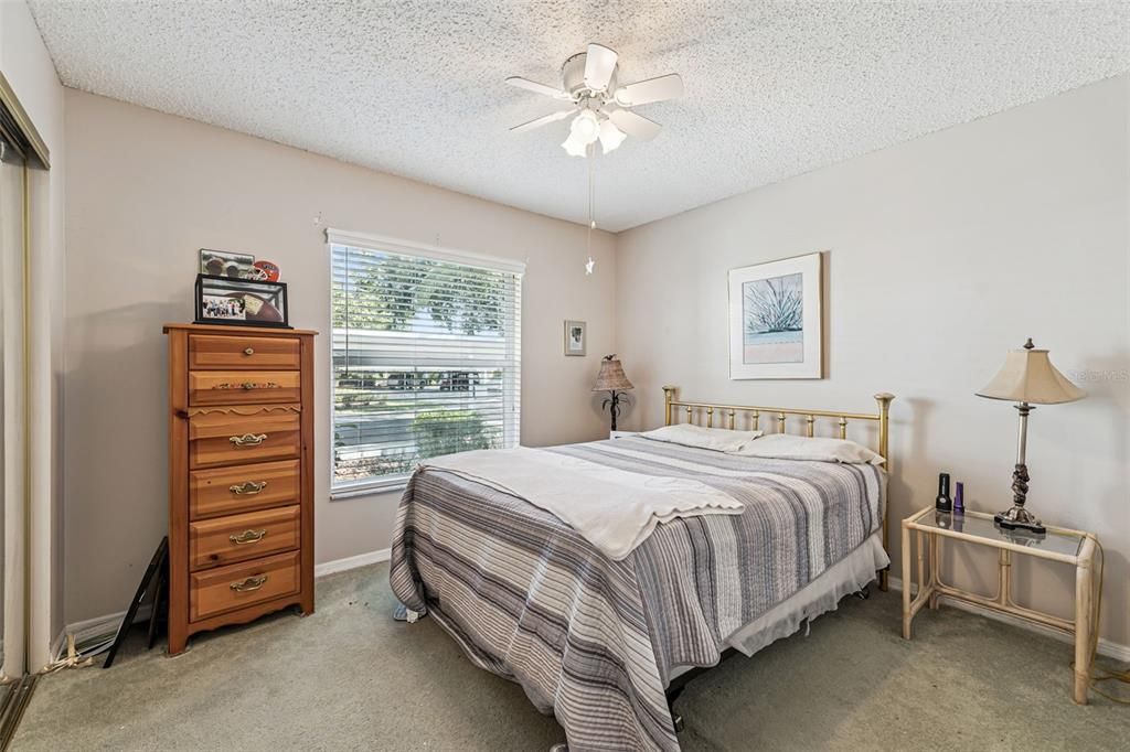 待售: $125,000 (2 贝兹, 2 浴室, 1073 平方英尺)