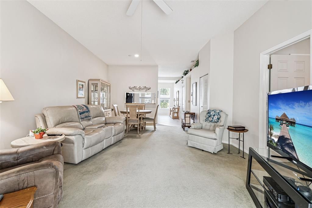 待售: $125,000 (2 贝兹, 2 浴室, 1073 平方英尺)