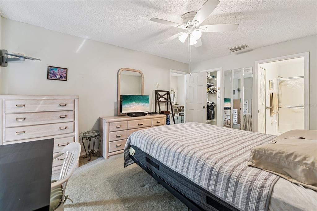 待售: $125,000 (2 贝兹, 2 浴室, 1073 平方英尺)