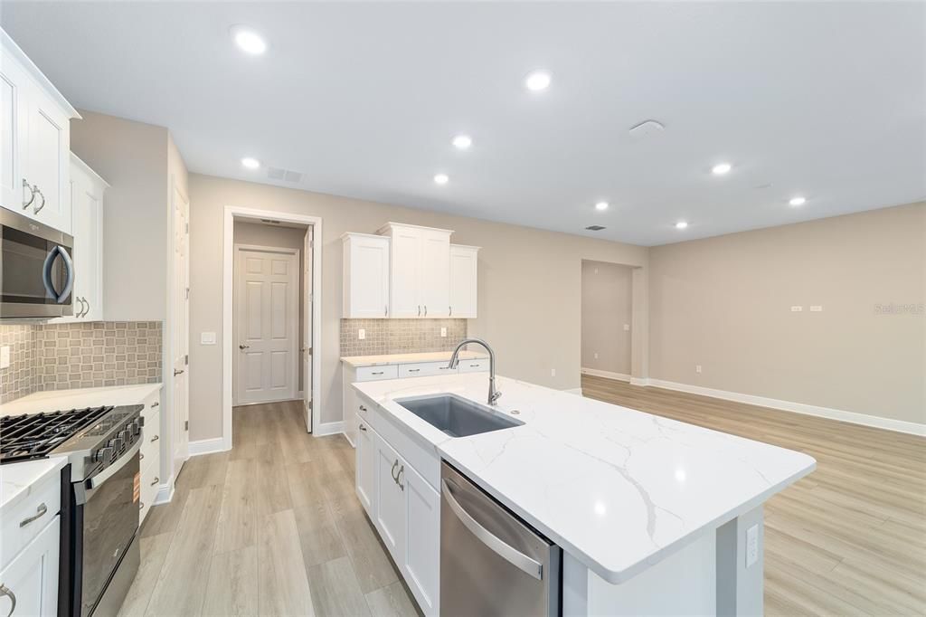 For Sale: $360,000 (2 beds, 2 baths, 1718 Square Feet)