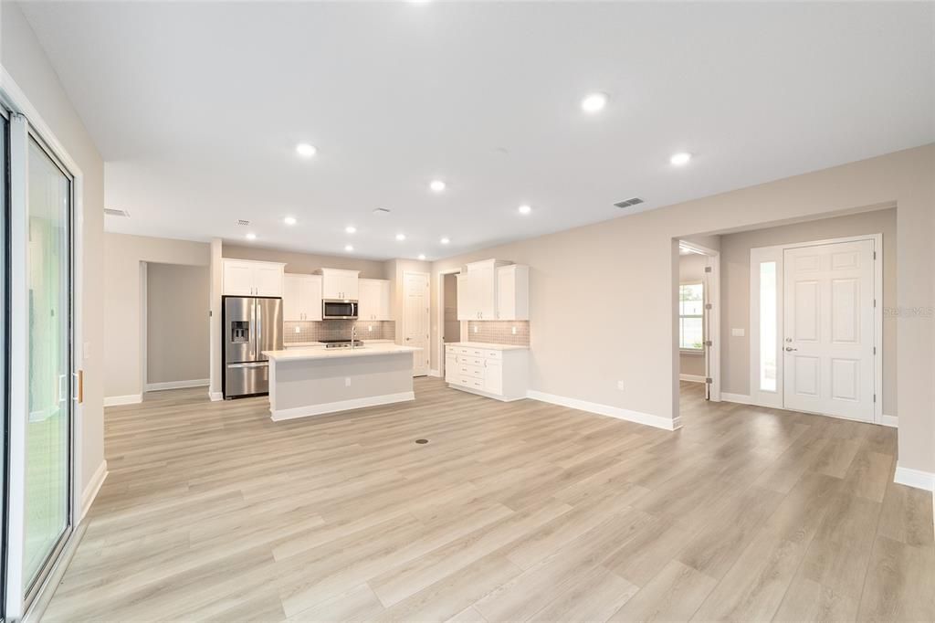 For Sale: $360,000 (2 beds, 2 baths, 1718 Square Feet)