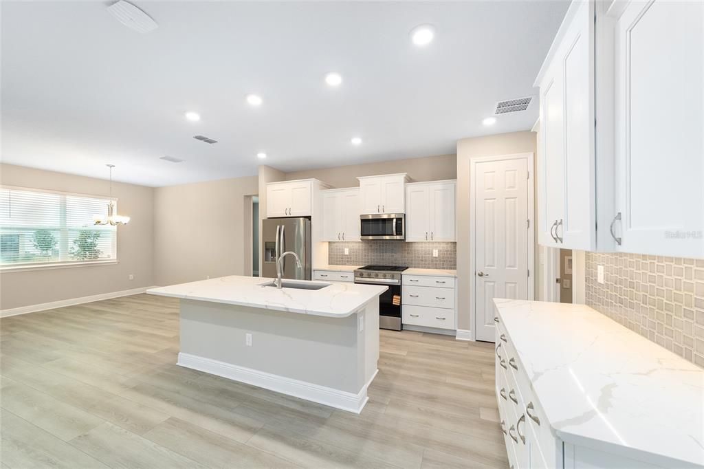 For Sale: $360,000 (2 beds, 2 baths, 1718 Square Feet)