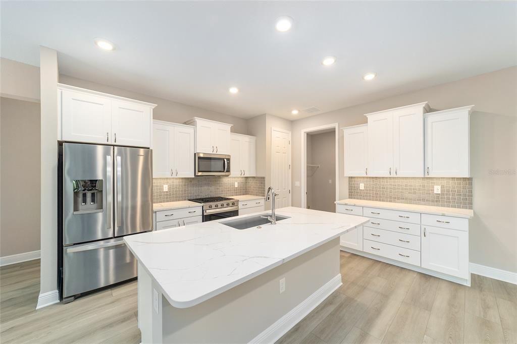 For Sale: $360,000 (2 beds, 2 baths, 1718 Square Feet)