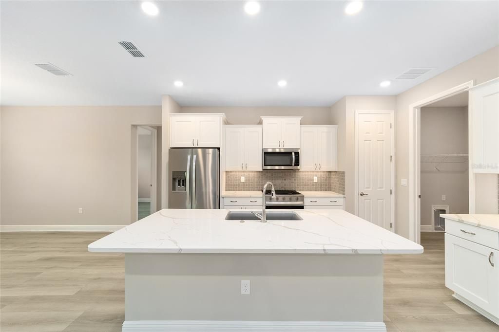 For Sale: $360,000 (2 beds, 2 baths, 1718 Square Feet)