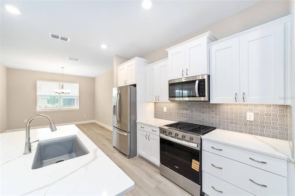 For Sale: $360,000 (2 beds, 2 baths, 1718 Square Feet)
