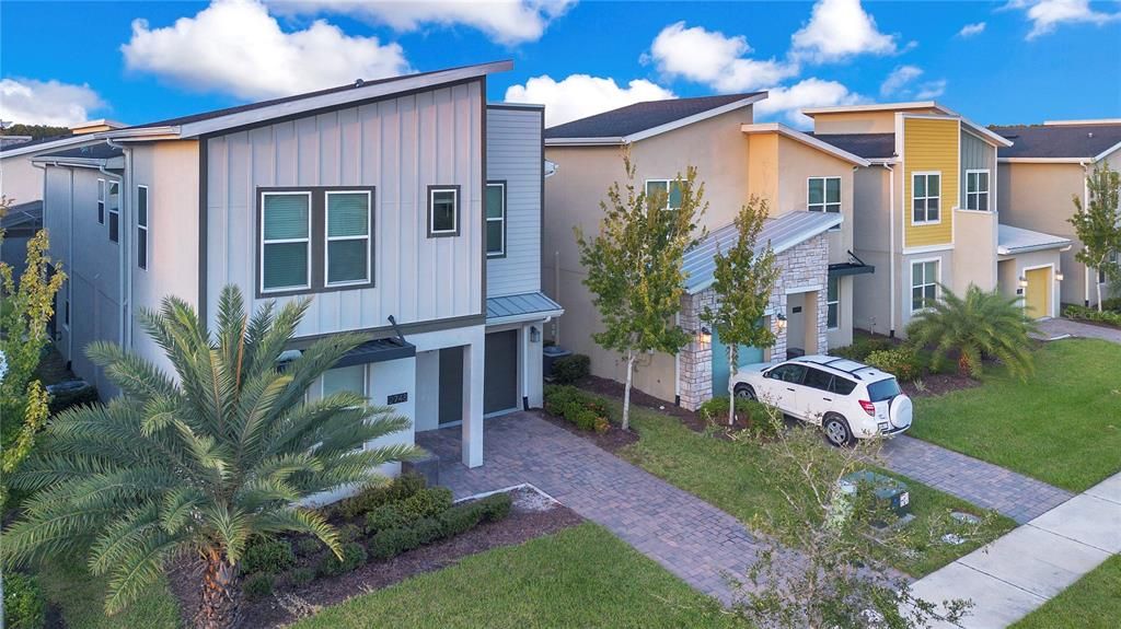 For Sale: $649,000 (6 beds, 5 baths, 3343 Square Feet)