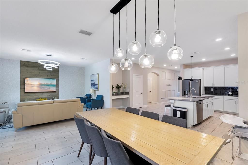 For Sale: $649,000 (6 beds, 5 baths, 3343 Square Feet)