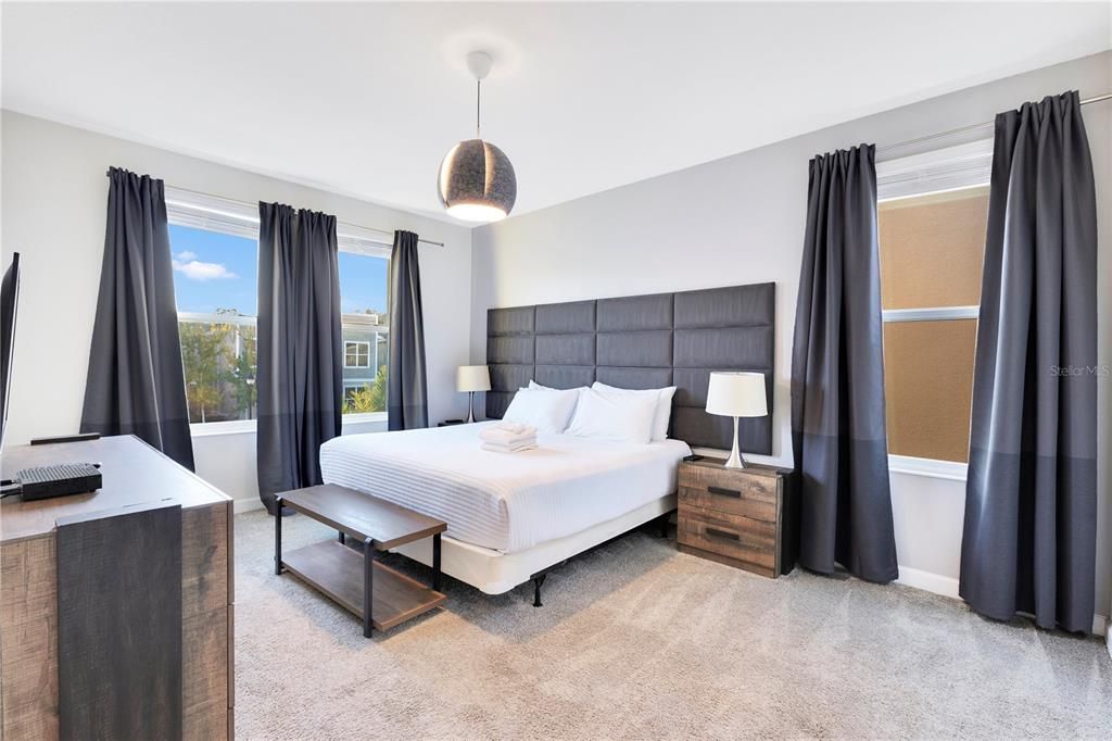 For Sale: $649,000 (6 beds, 5 baths, 3343 Square Feet)