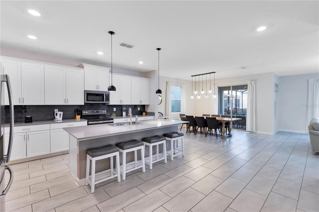 For Sale: $649,000 (6 beds, 5 baths, 3343 Square Feet)