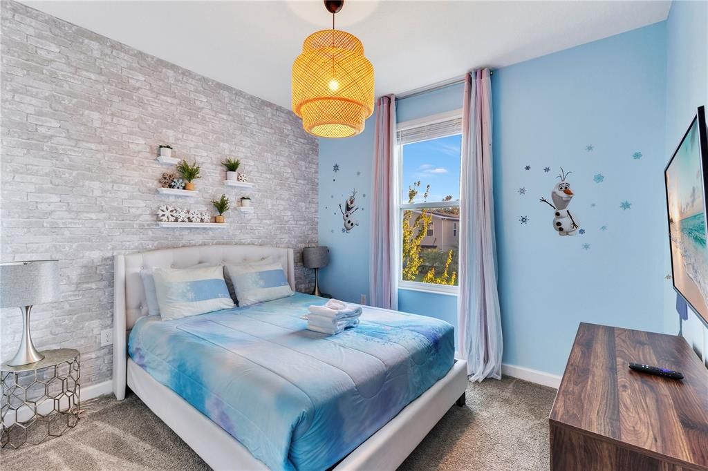 For Sale: $649,000 (6 beds, 5 baths, 3343 Square Feet)