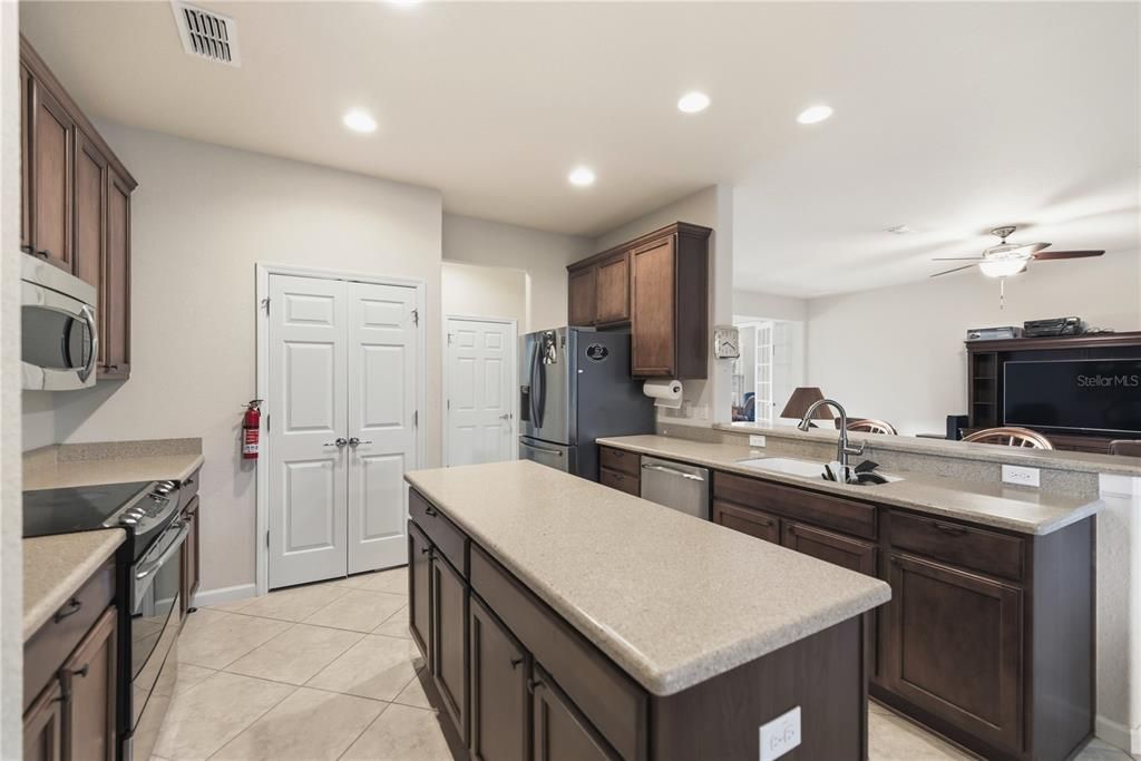 待售: $365,000 (3 贝兹, 2 浴室, 2122 平方英尺)