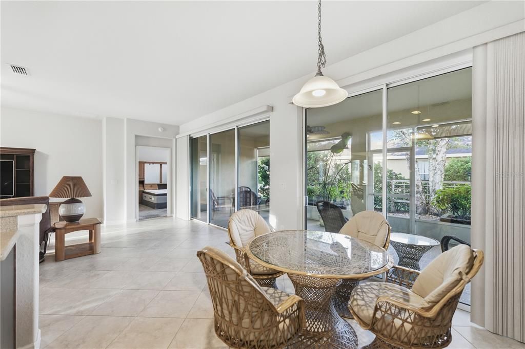 待售: $365,000 (3 贝兹, 2 浴室, 2122 平方英尺)