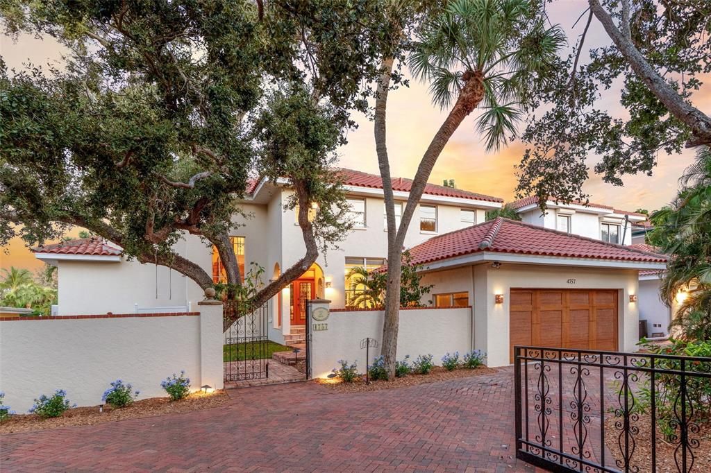 En Venta: $2,750,000 (4 camas, 3 baños, 3232 Pies cuadrados)