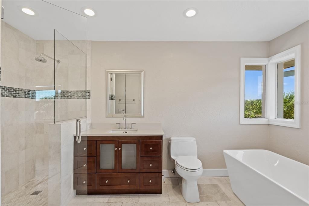 En Venta: $2,750,000 (4 camas, 3 baños, 3232 Pies cuadrados)