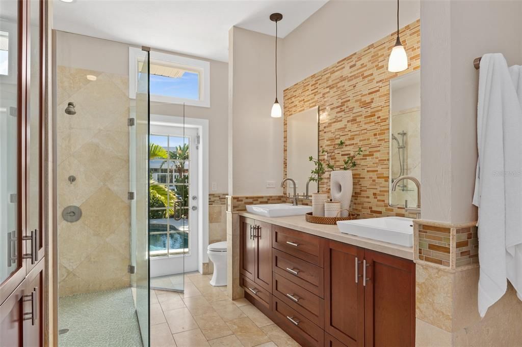 En Venta: $2,750,000 (4 camas, 3 baños, 3232 Pies cuadrados)