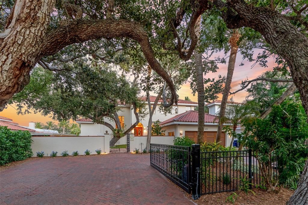 En Venta: $2,750,000 (4 camas, 3 baños, 3232 Pies cuadrados)