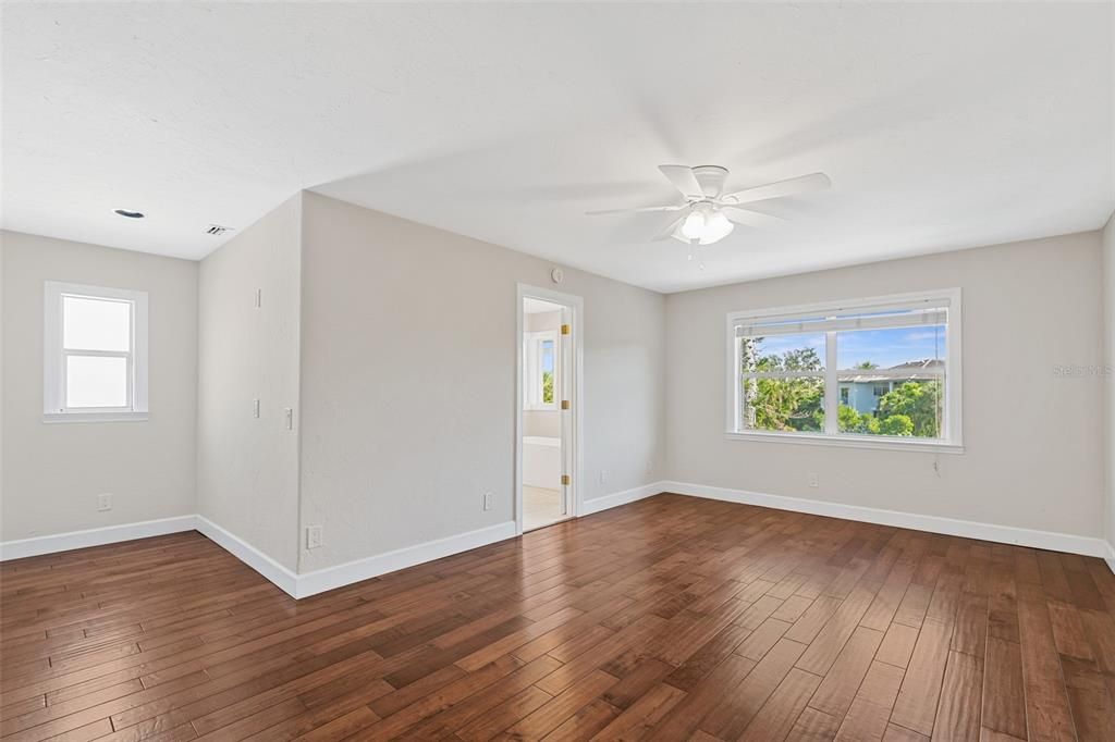 En Venta: $2,750,000 (4 camas, 3 baños, 3232 Pies cuadrados)