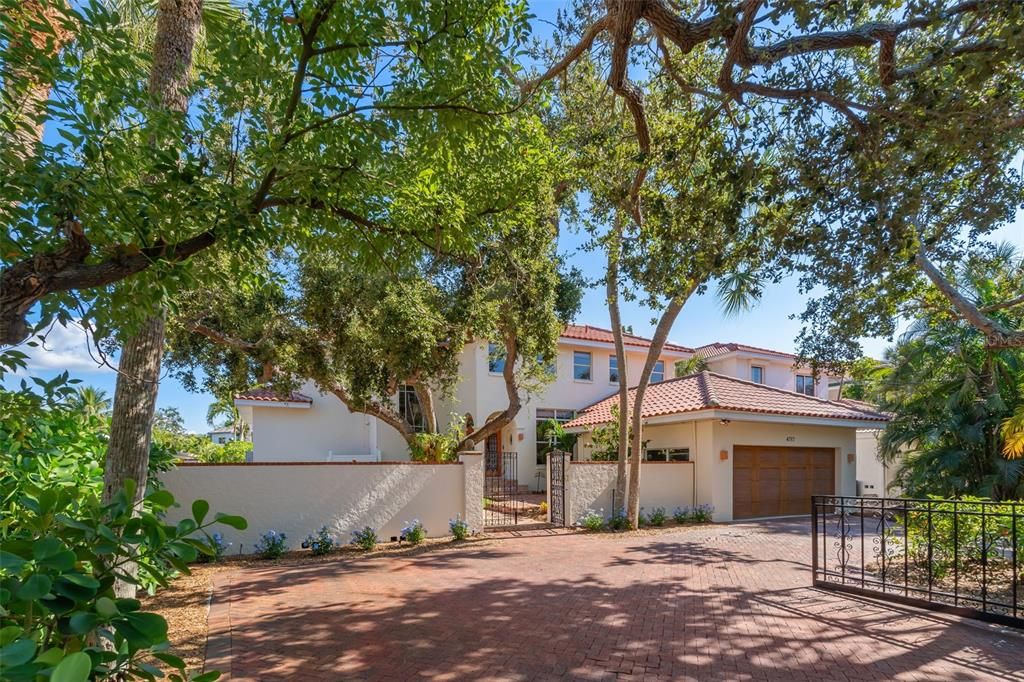 En Venta: $2,750,000 (4 camas, 3 baños, 3232 Pies cuadrados)