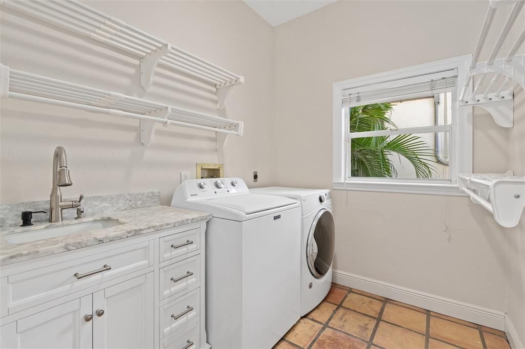 En Venta: $2,750,000 (4 camas, 3 baños, 3232 Pies cuadrados)