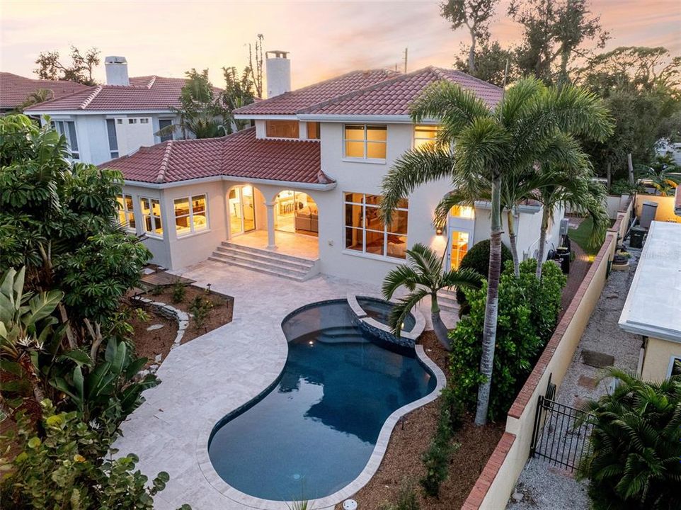 En Venta: $2,750,000 (4 camas, 3 baños, 3232 Pies cuadrados)