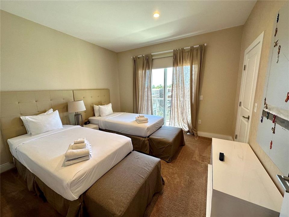 For Sale: $445,000 (3 beds, 3 baths, 2268 Square Feet)