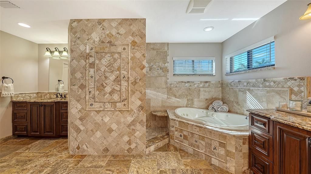 出租: $14,500 (4 贝兹, 2 浴室, 2550 平方英尺)