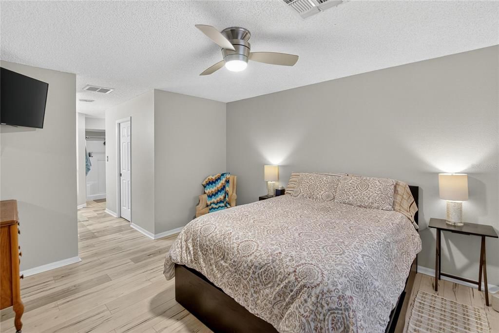 Active With Contract: $285,000 (2 beds, 2 baths, 1496 Square Feet)