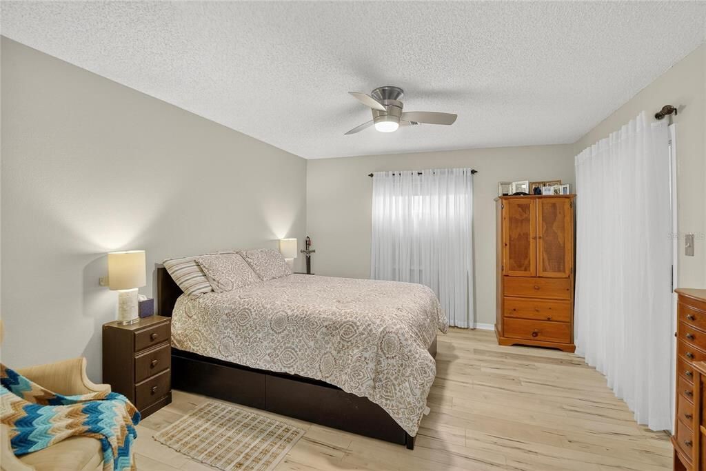 Active With Contract: $285,000 (2 beds, 2 baths, 1496 Square Feet)