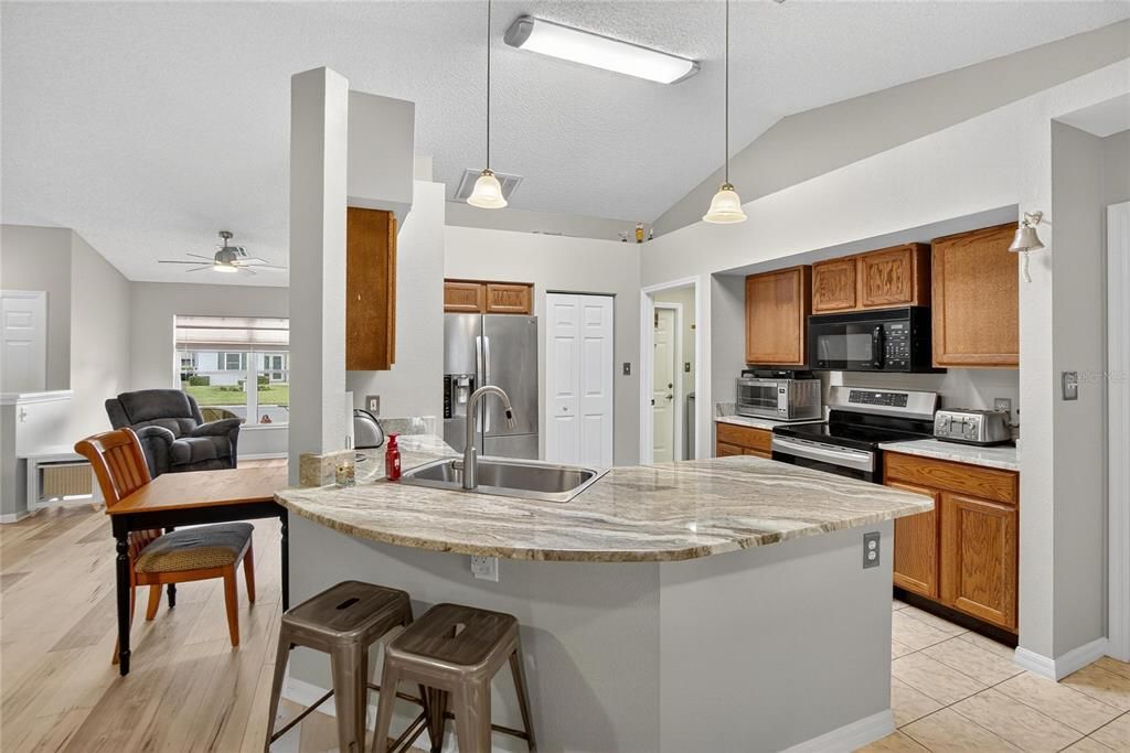 Active With Contract: $285,000 (2 beds, 2 baths, 1496 Square Feet)