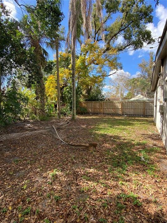 合同活跃: $475,000 (4 贝兹, 0 浴室, 1156 平方英尺)