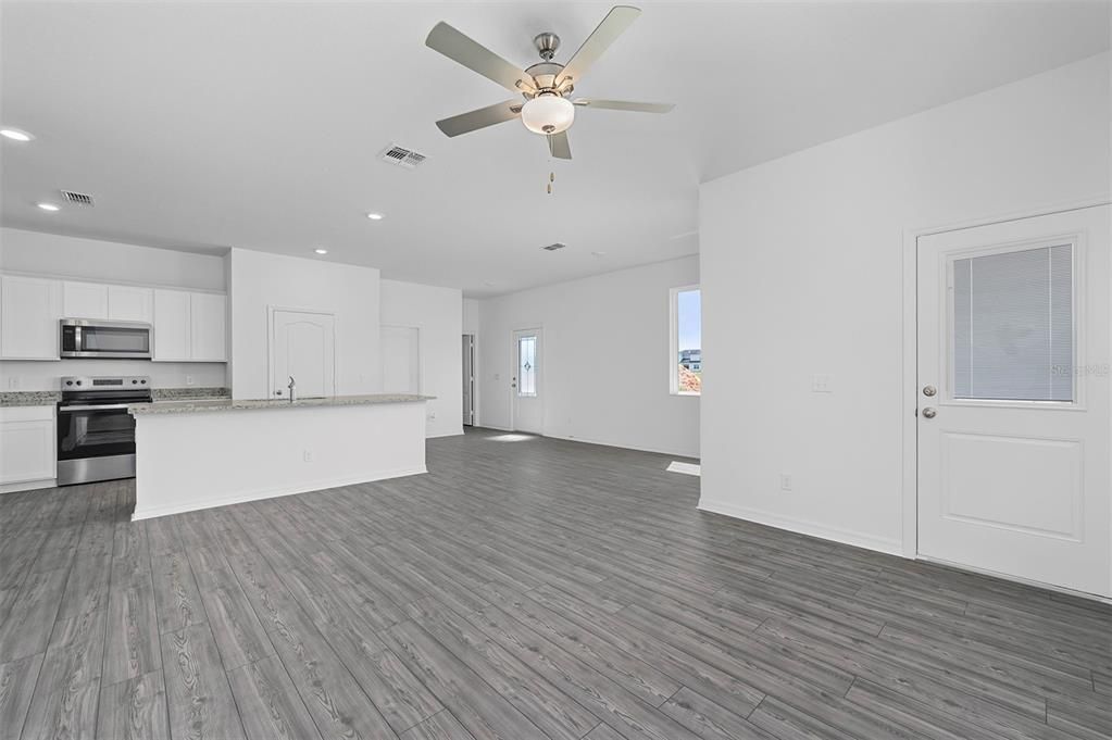 Active With Contract: $272,900 (3 beds, 2 baths, 1795 Square Feet)