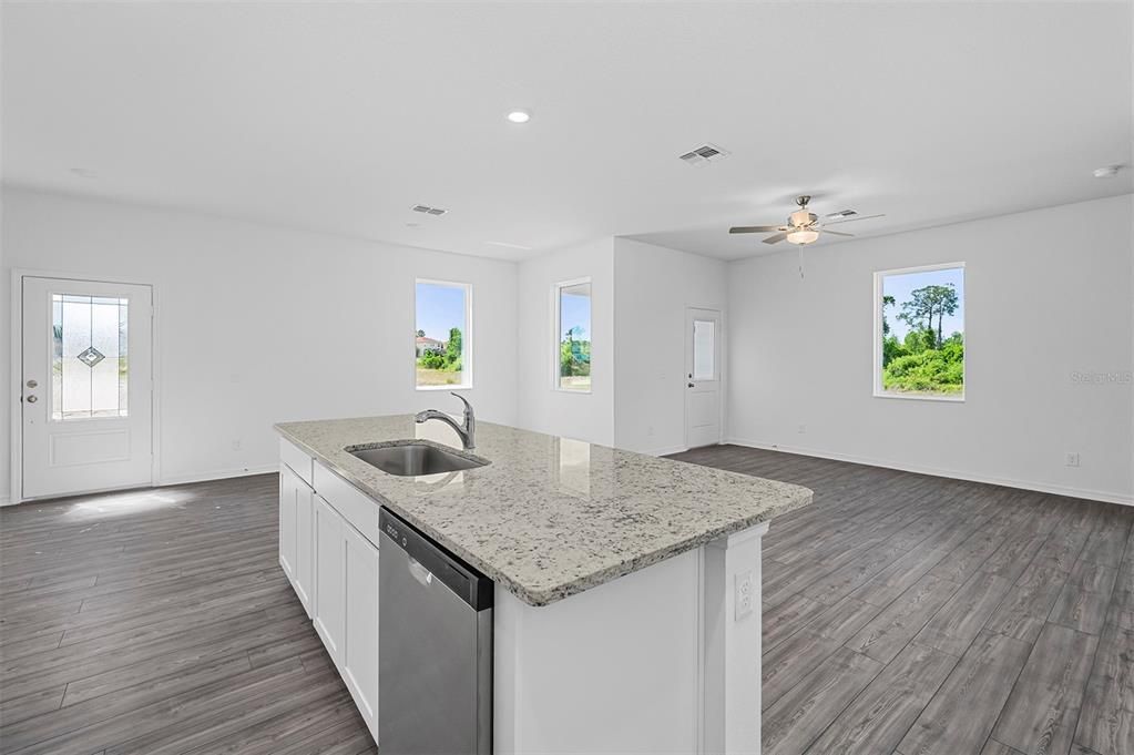 Active With Contract: $272,900 (3 beds, 2 baths, 1795 Square Feet)