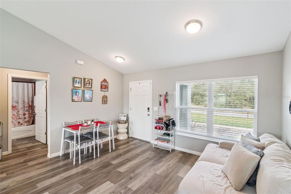 待售: $270,000 (3 贝兹, 2 浴室, 1416 平方英尺)