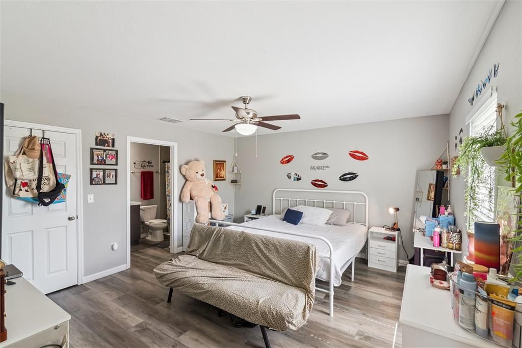 待售: $270,000 (3 贝兹, 2 浴室, 1416 平方英尺)