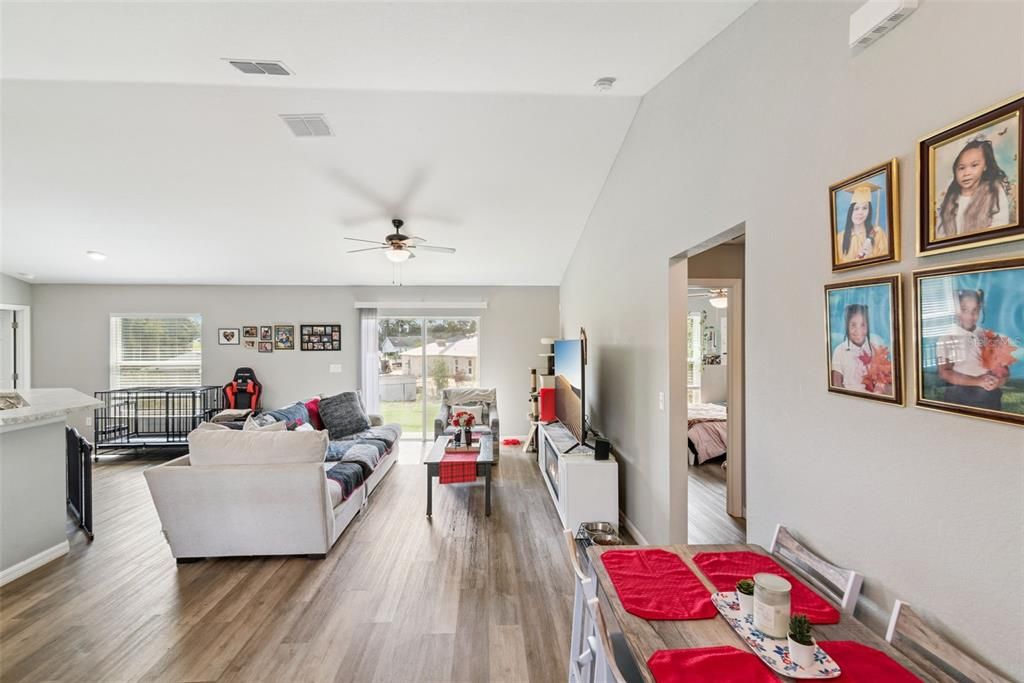 待售: $270,000 (3 贝兹, 2 浴室, 1416 平方英尺)