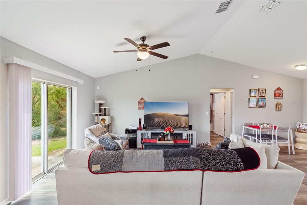 待售: $270,000 (3 贝兹, 2 浴室, 1416 平方英尺)