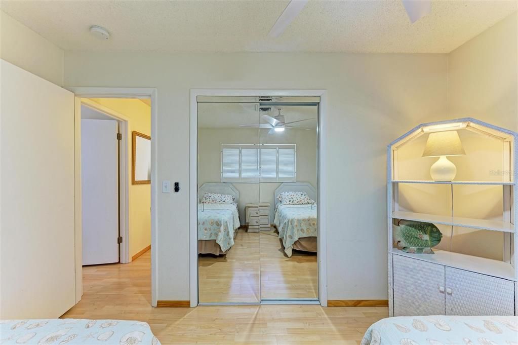 待售: $925,000 (6 贝兹, 0 浴室, 2316 平方英尺)