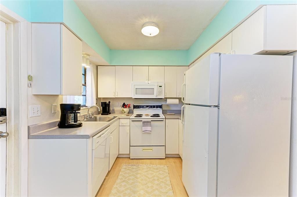 待售: $925,000 (6 贝兹, 0 浴室, 2316 平方英尺)