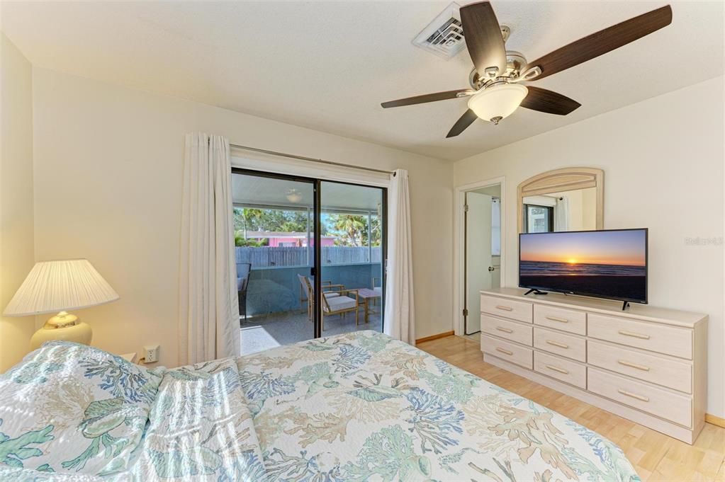 待售: $925,000 (6 贝兹, 0 浴室, 2316 平方英尺)