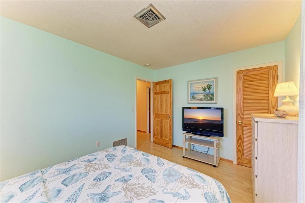 待售: $925,000 (6 贝兹, 0 浴室, 2316 平方英尺)