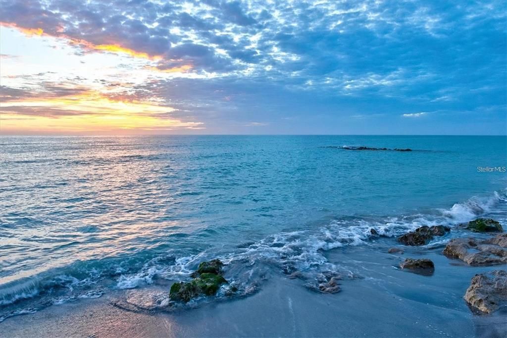 待售: $925,000 (6 贝兹, 0 浴室, 2316 平方英尺)