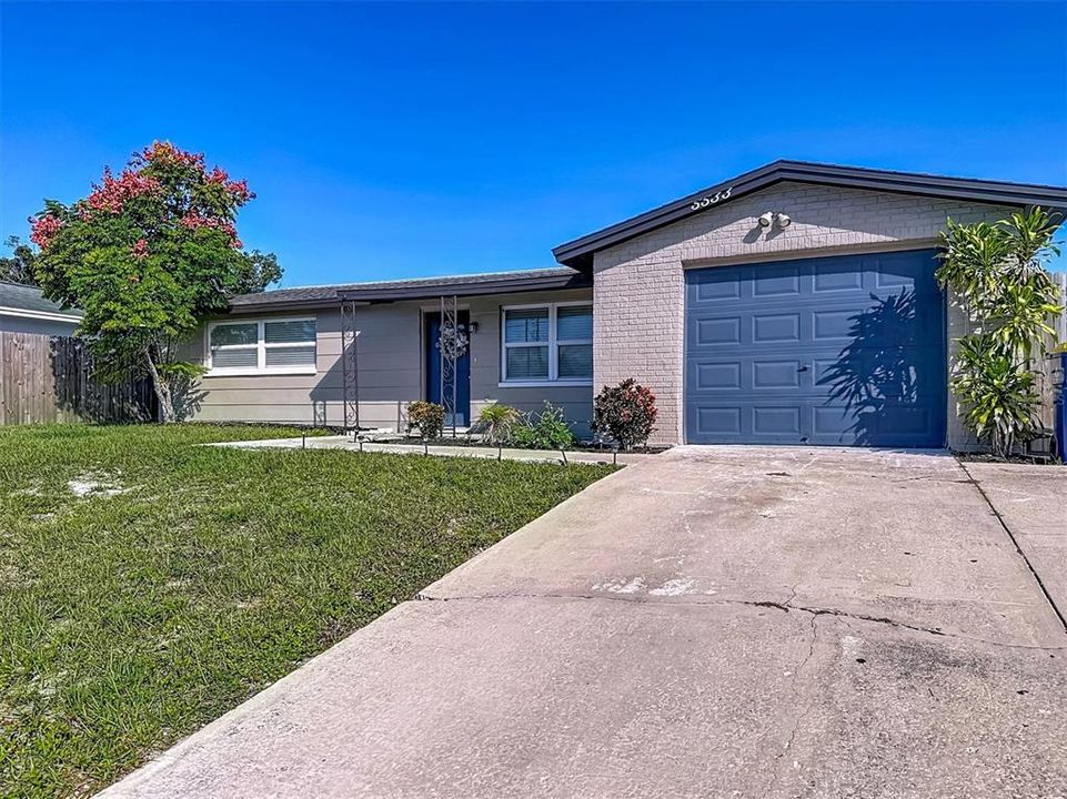 For Sale: $220,000 (3 beds, 1 baths, 1051 Square Feet)