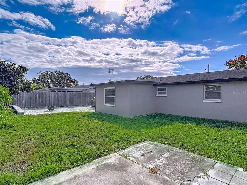 For Sale: $220,000 (3 beds, 1 baths, 1051 Square Feet)