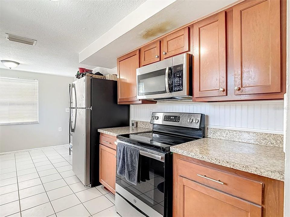 For Sale: $220,000 (3 beds, 1 baths, 1051 Square Feet)