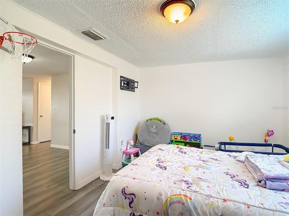 For Sale: $220,000 (3 beds, 1 baths, 1051 Square Feet)